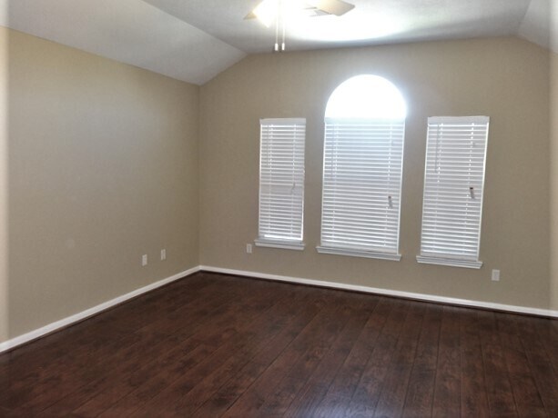 Building Photo - 12027 Bunny Ln