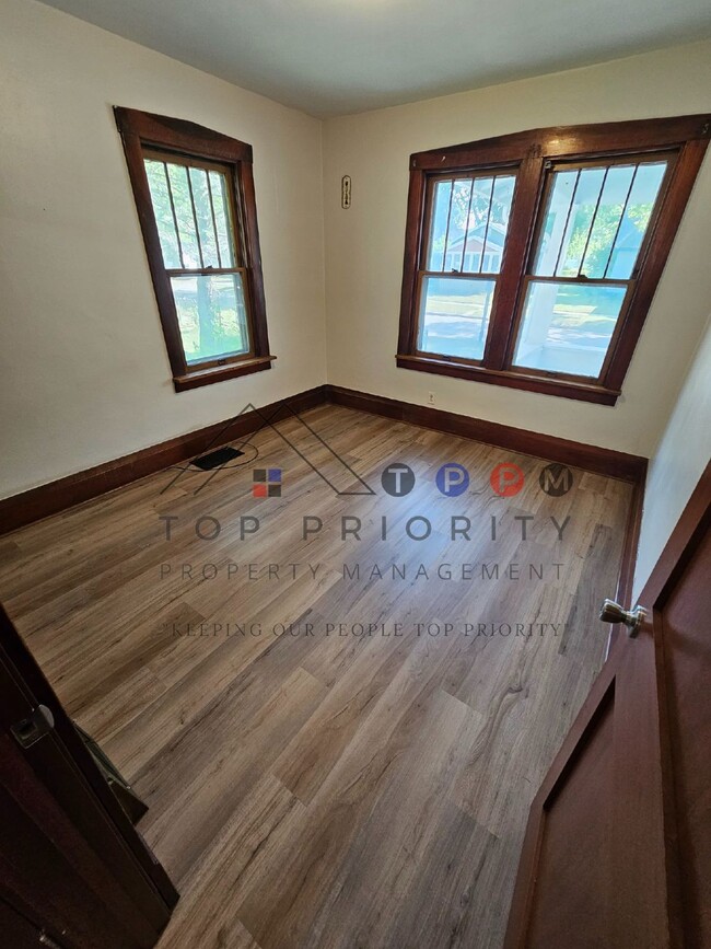 Building Photo - 2 Bedroom | 1 Bathroom Single Family Home ...