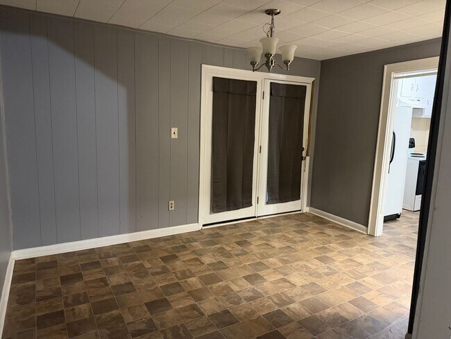 Building Photo - 2 Bedroom / 1 Bath Home Bristol, TN