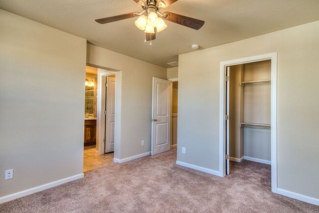 Building Photo - Newer Townhouse in Wolf Ranch, D#20