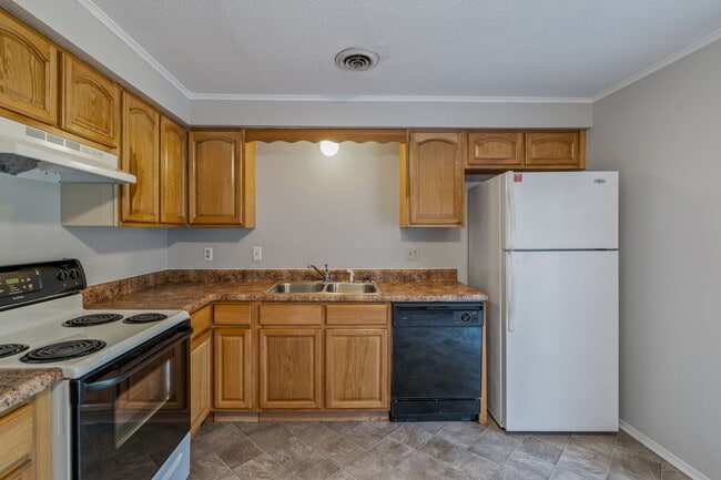 Building Photo - 302 Wakefield Rd