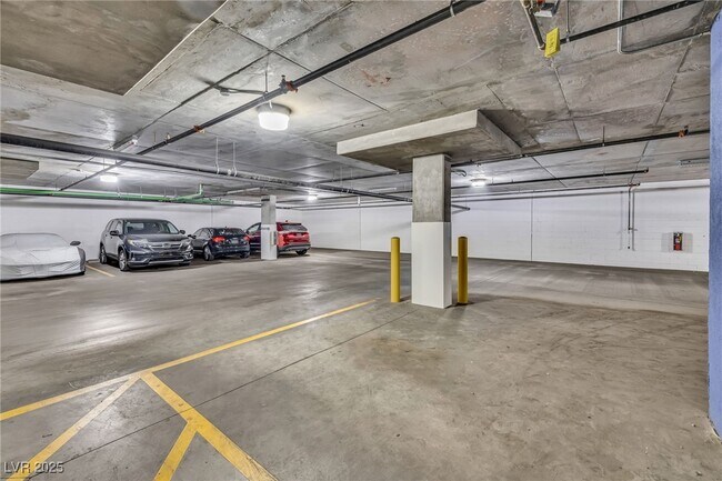 Building Photo - 8925 W Flamingo Rd