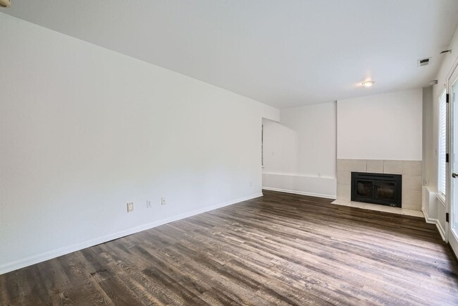 Building Photo - Available NOW! Waterfront >> Newly Remodel...