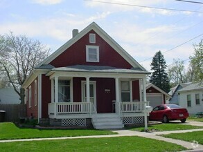 Building Photo - 145 E 14th St