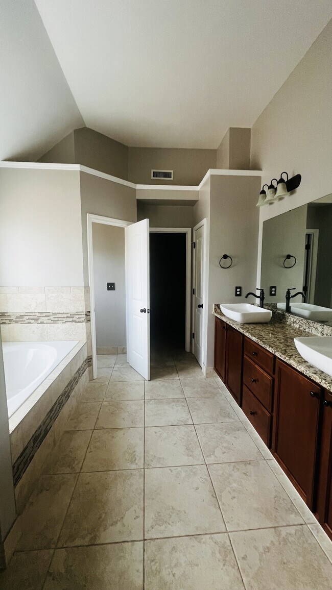 Building Photo - 116 Clearview Ct