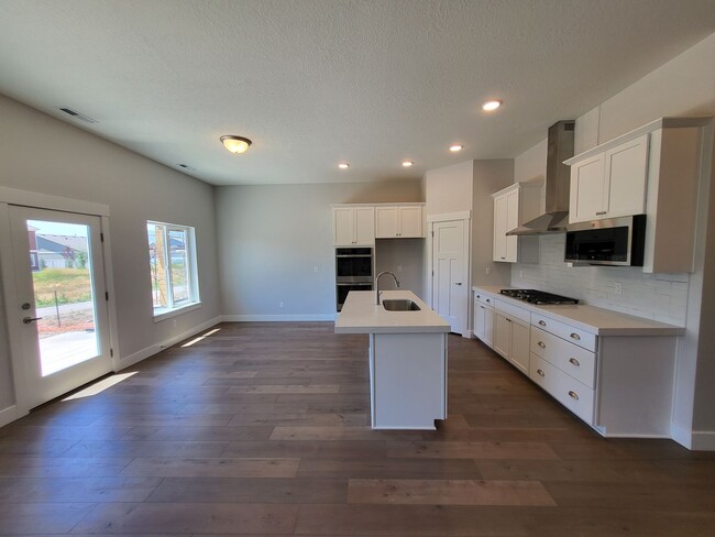 Building Photo - Brand new home in Heber City