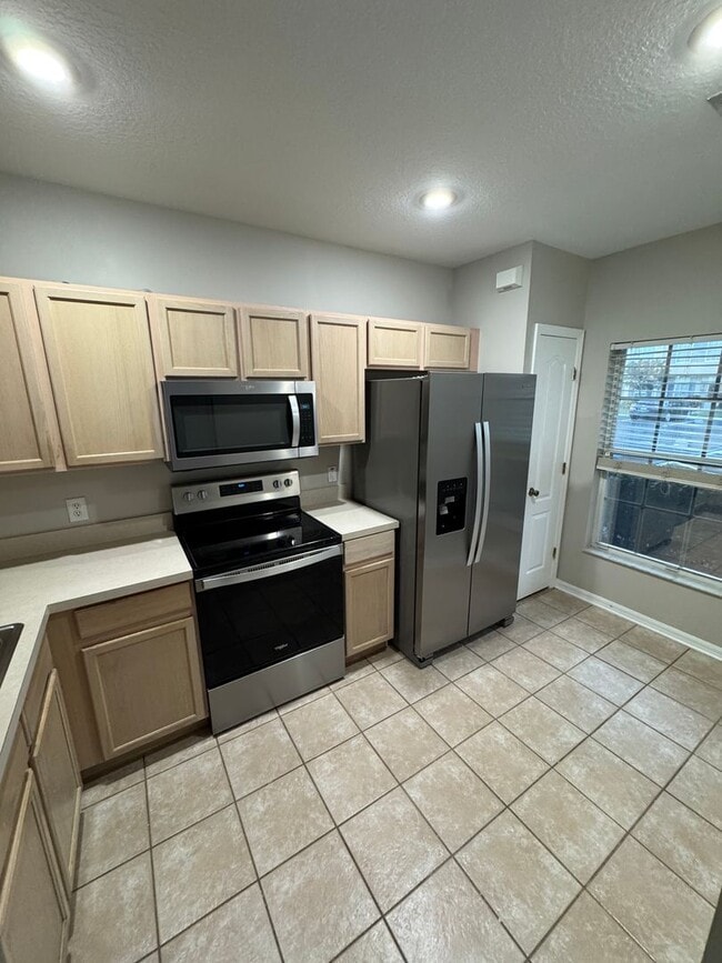 Building Photo - BEAUTIFUL 2BR/1.5BA TOWNHOUSE IN HAMPTON PARK