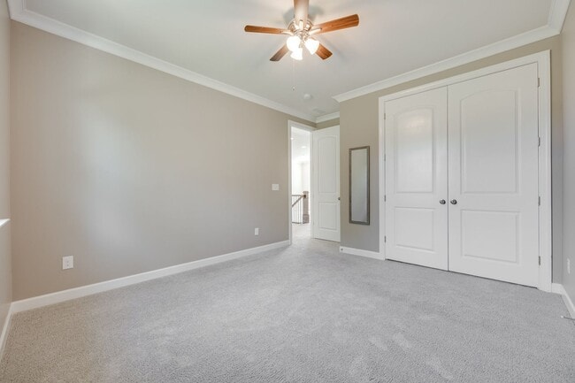 Building Photo - Gorgeous 4 bed 3.5 bath French country hom...