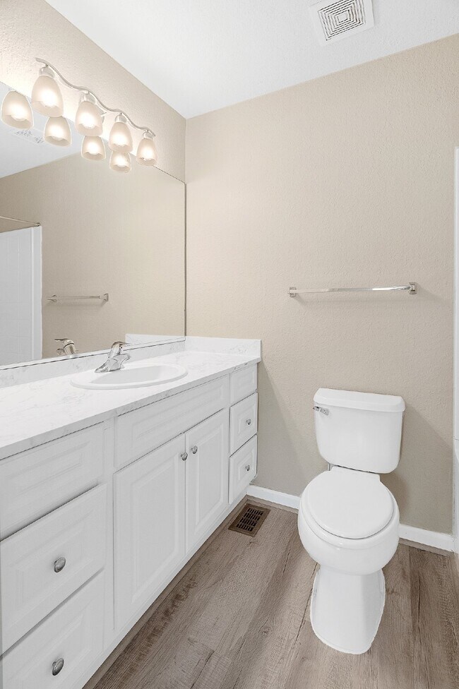 Building Photo - **NEWLY REMODELED ** MAINTENANCE FREE TOWNHOME/ NO APPLICATION FEES**