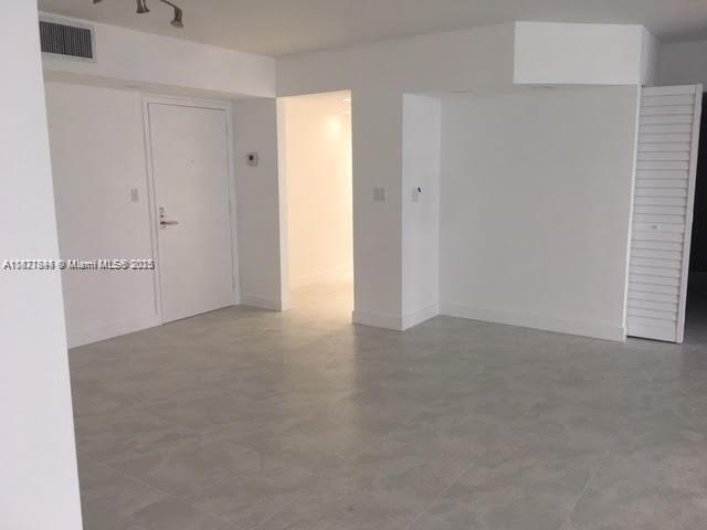 Building Photo - 3600 Mystic Pointe Dr