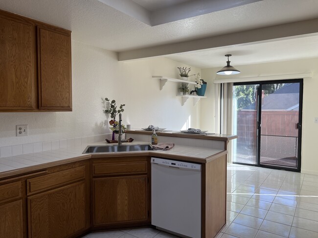Building Photo - 827 El Paso Ct