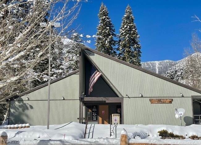 Building Photo - 310 Kris Kringle Rd