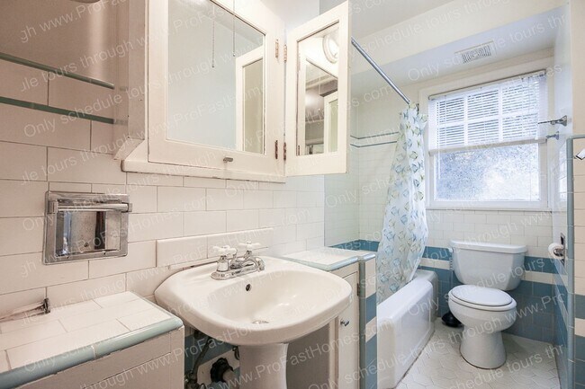 Building Photo - 930 SE 53rd Ave