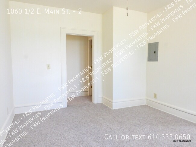 Building Photo - 1060 1/2 E. Main St.-2