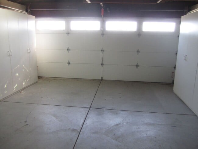 Building Photo - SPACIOUS 3BED, 2 BATH IN EXCELLENT SANTA C...