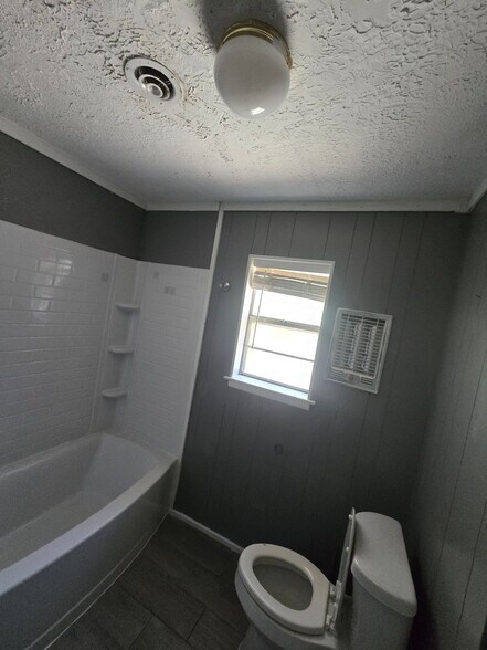 Building Photo - 1275 Smith Dr