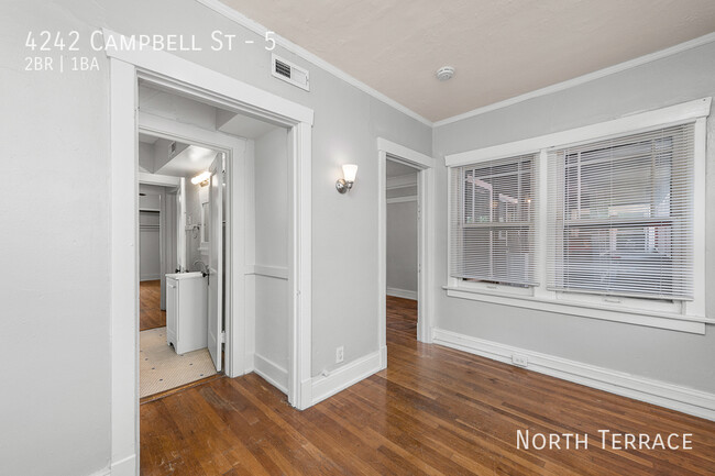 Building Photo - Charming 2BR in South Hyde Park – Where Hi...