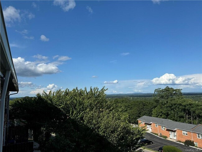 Building Photo - 12 Alpine Dr