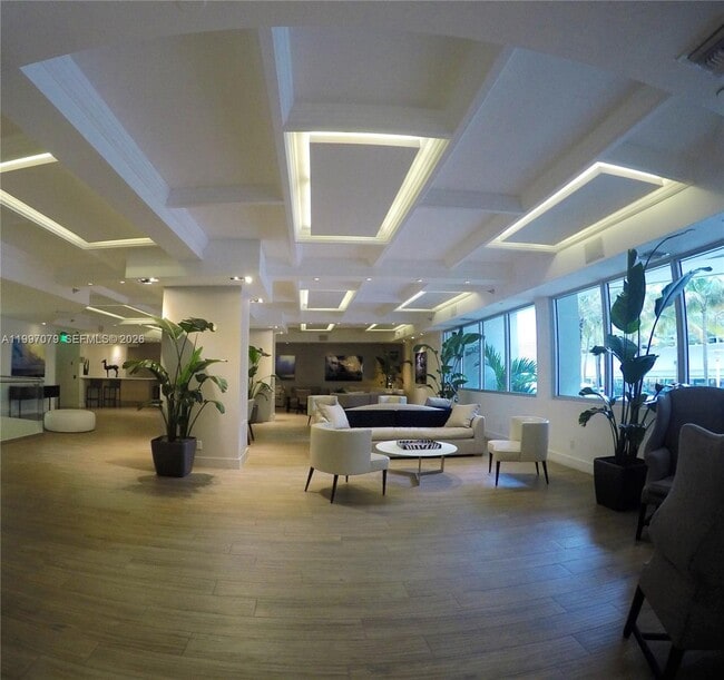 Building Photo - 100 Lincoln Rd