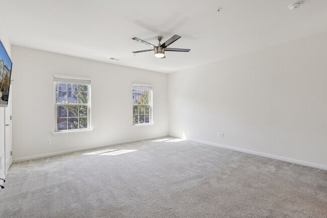 Building Photo - Welcome to this stunning 3-bedroom, 2.5-ba...