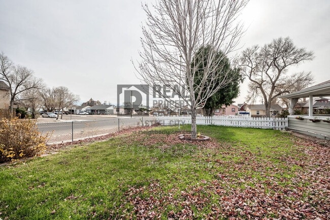 Building Photo - 903 W 15th St