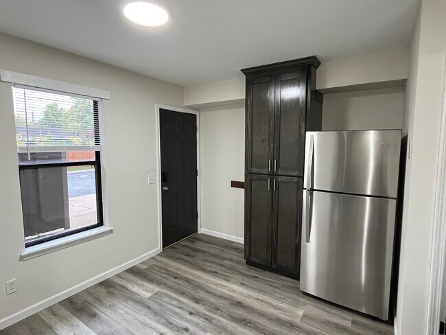 Building Photo - 1220 Apple Glen St