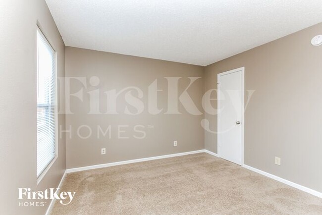 Building Photo - 10915 Firefly Cir