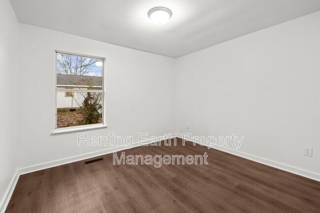 Building Photo - 125 Kentwood Ave