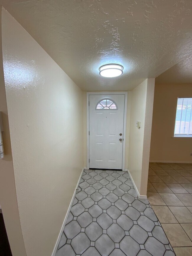 Building Photo - 4 Bedroom Single Story Home Available Near Tramway Blvd NE & Lomas Blvd NE!