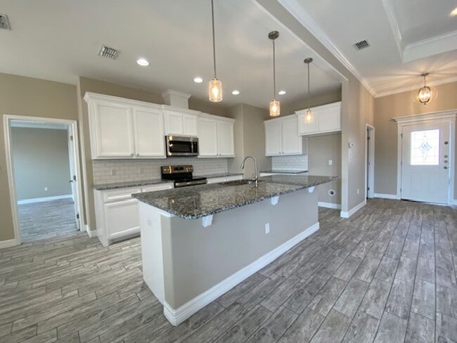 Building Photo - DCR642