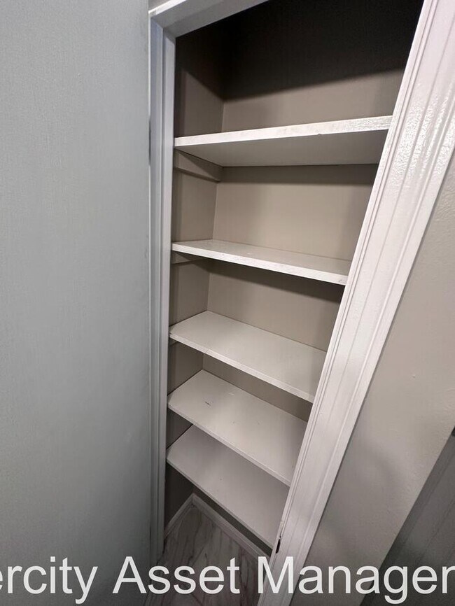 Building Photo - 4180 Kerwin Dr