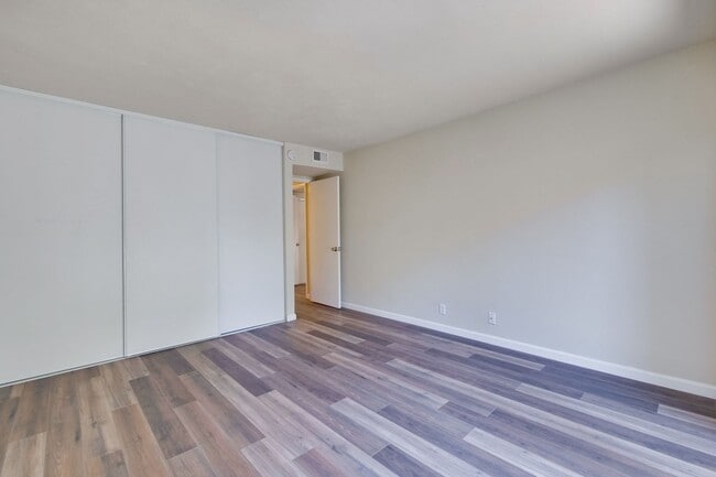 Building Photo - Reduced-Beautiful 3 bedroom 2 bath Single Family Home $4395