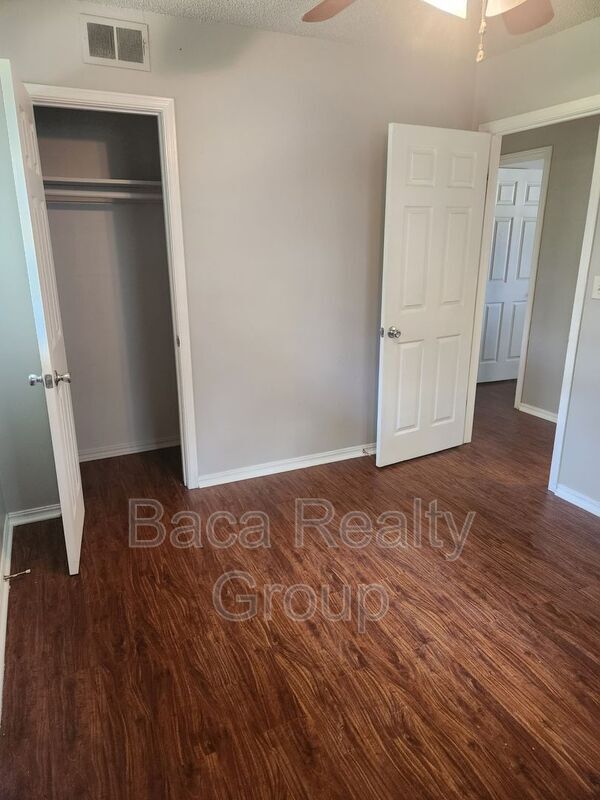 Building Photo - 500 Clearview Dr