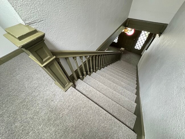 Building Photo - 1960 Argyle Ave