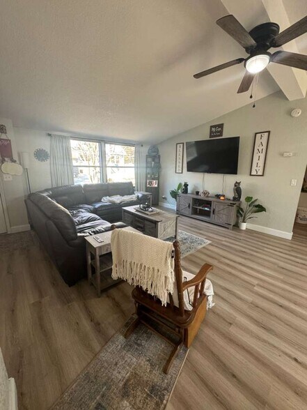 Building Photo - 113 Briggs St