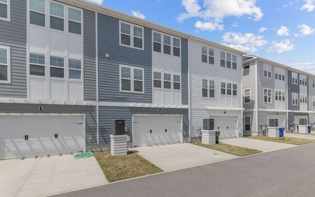 Building Photo - A MUST SEE!! 2-Bedroom Townhome In The Tern! Attached Garage - 400 Yards From Beaches - Dog Frien...