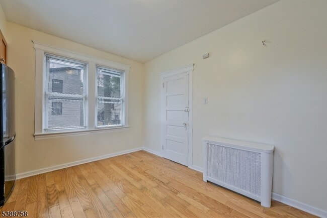 Building Photo - 26 Montrose Terrace