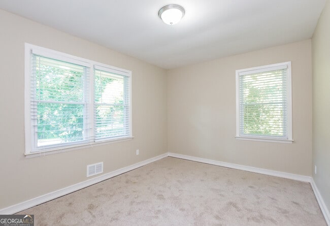 Building Photo - 418 Smyrna Powder Springs Rd SW