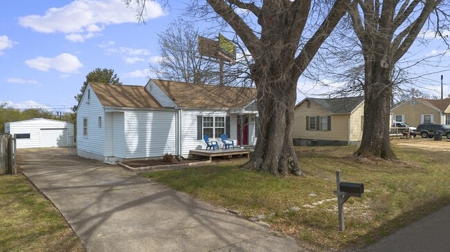 Building Photo - 6627 Hilton Dr