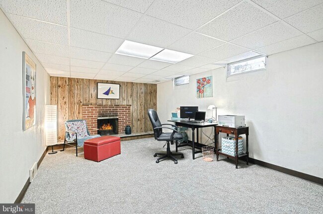 Building Photo - 271 Haybrook Dr