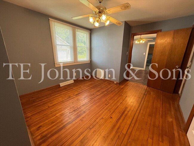 Building Photo - One Bedroom Bungalow
