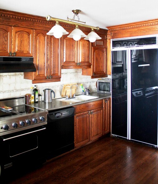 Kitchen - 505 N Lake Shore Dr