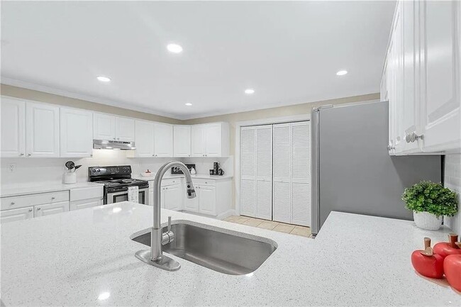 Building Photo - 1450 Graham St SW