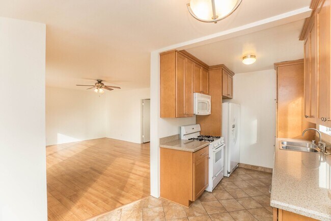 Building Photo - 1336 Centinela Ave