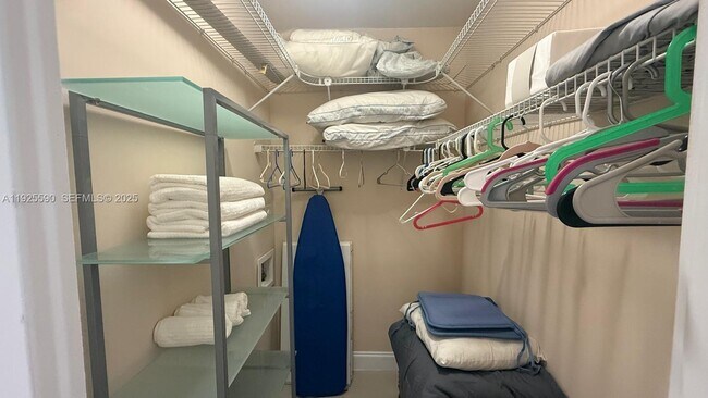 Building Photo - 100 Lincoln Rd