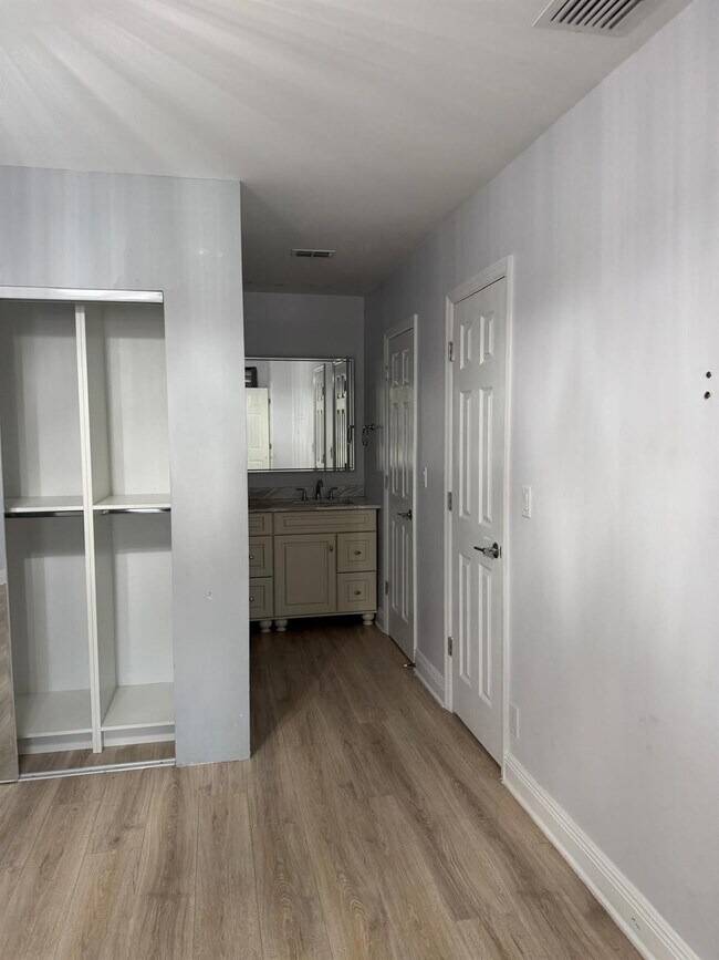 Building Photo - 4529 Carambola Cir S