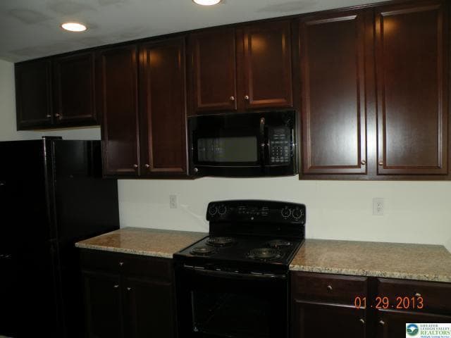 Building Photo - 5985 Valley Forge Dr