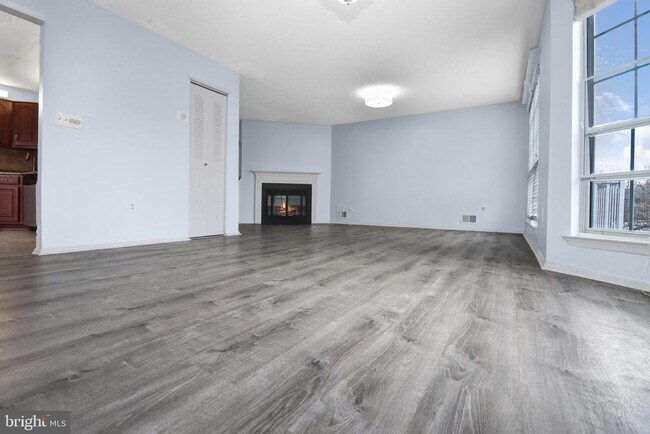 Building Photo - 2 Cheverny Ct