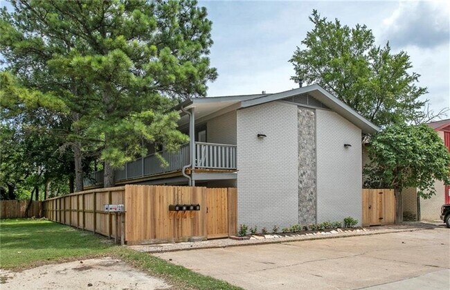 Building Photo - 506 First Street Unit D