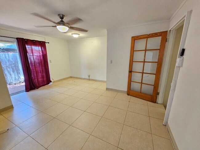 Building Photo - Studio apartment